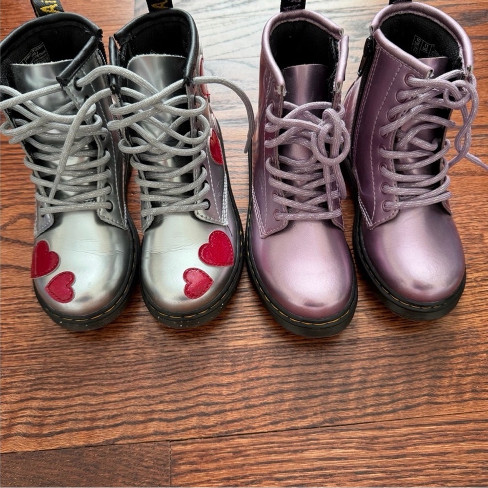Dr Martens Stylish Kids Boots with Heart Design size 13,5 Both, Both for 60$